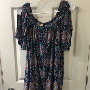 2x medallion cold shoulder blouse